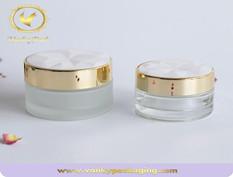 Cosmetic glass jar of great advantage
