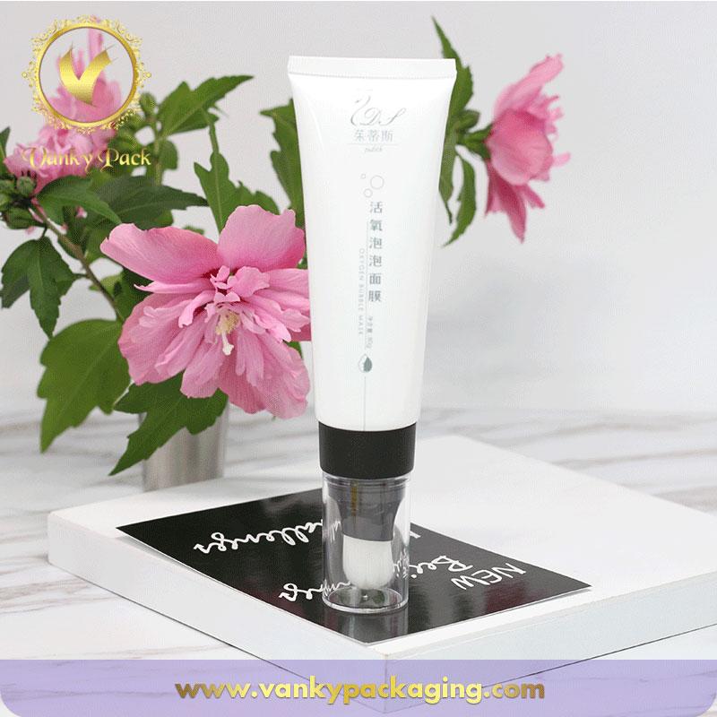 New design Empty White Plastic Cosmetic Tube Mask Packaging with Brush Top