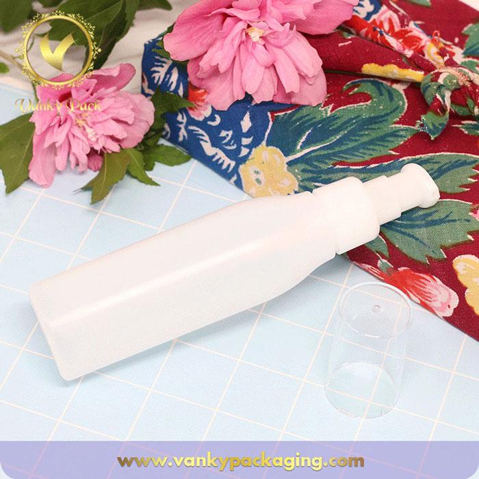 Customized white cosmetic PE plastic bottle with pump